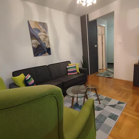 Apartment With Garage *