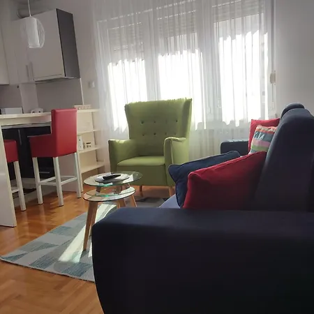 Apartman With Garage *